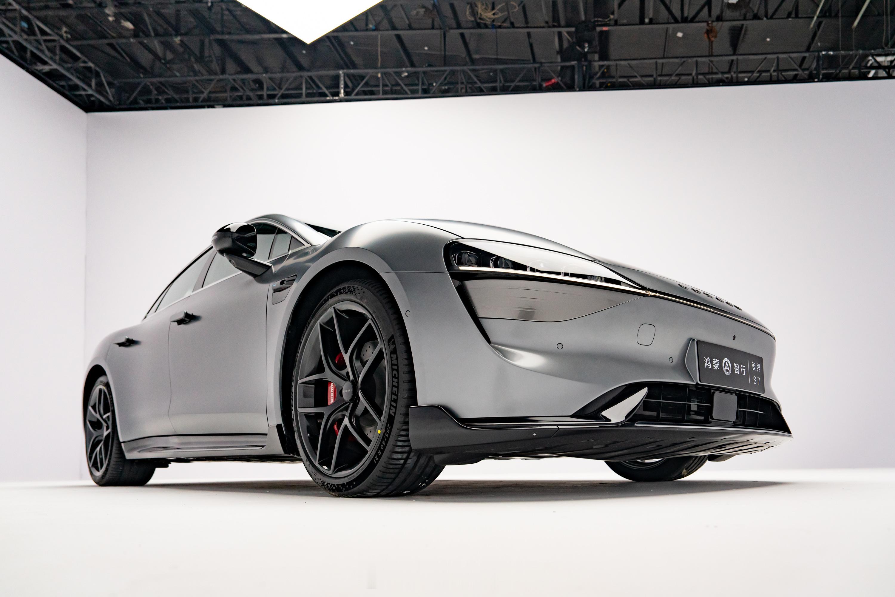 我觉得智界挺好看的，产品力也可以，但目前看来，奇瑞在细节处理和交付环节还真没跟上