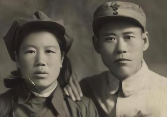 “让我进去，我不是乞丐，我要找县委书记。”1949年的一天，一个穿着破破烂烂的女