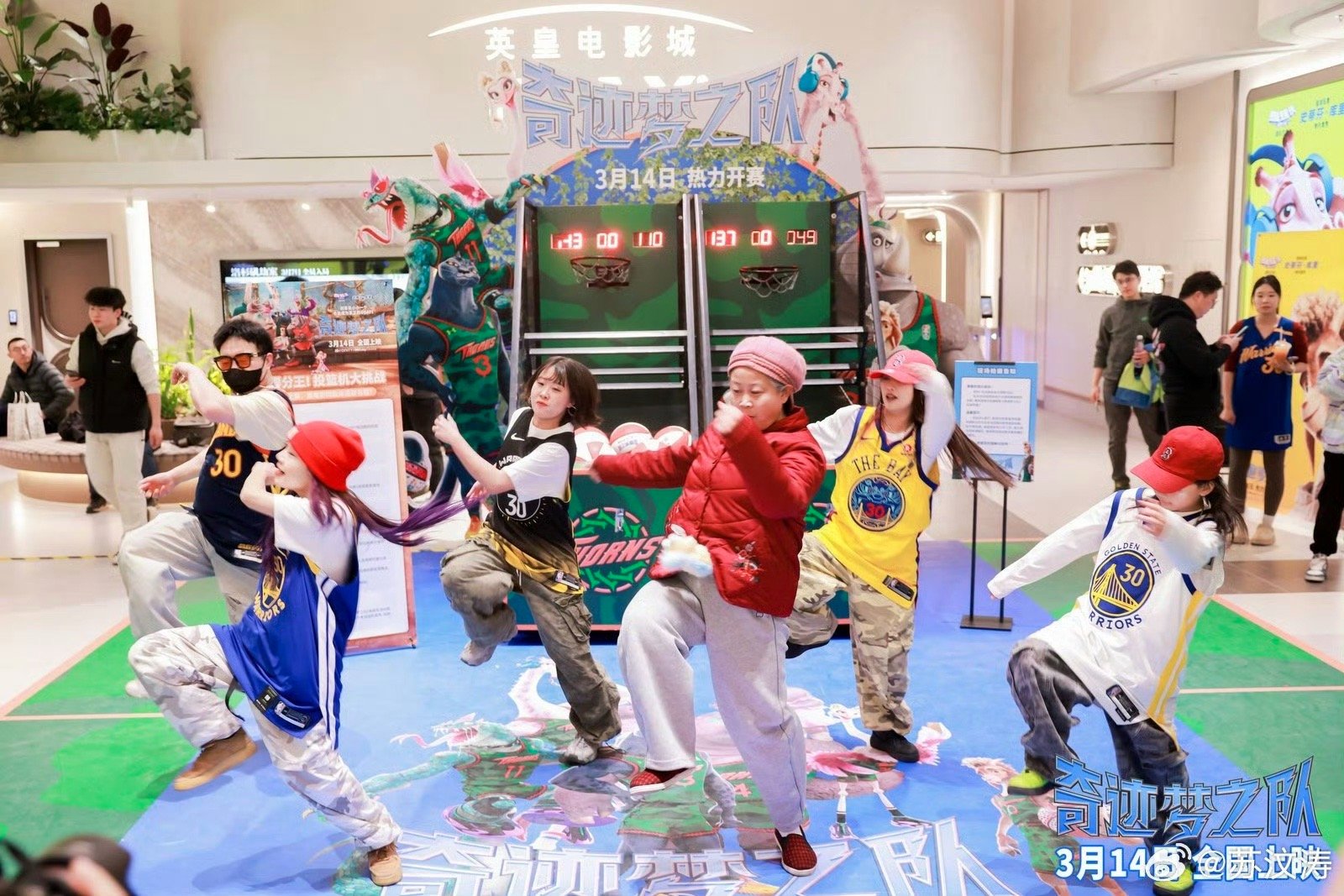 电影也没能逃过库里库里 从2016到2026，《库里之歌》陪我们走过十年。如今它