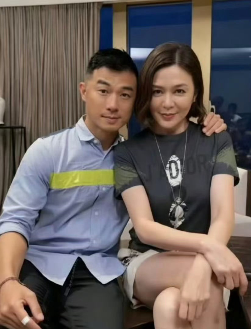 关之琳模特新男友才27岁男的面相会二婚 
