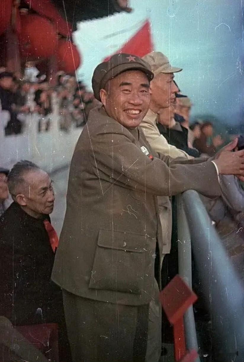 朱德元帅：质朴其外，雄略其中

开国大典上，64岁的朱德立于天安门城楼，宽厚沉稳