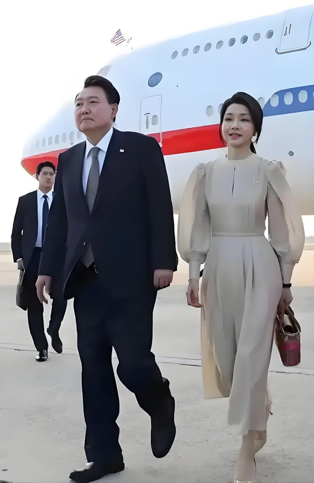 尹锡悦被逮捕，还有翻盘的机会吗？

韩国法院对尹锡悦案经过六小时四十分钟的长时间
