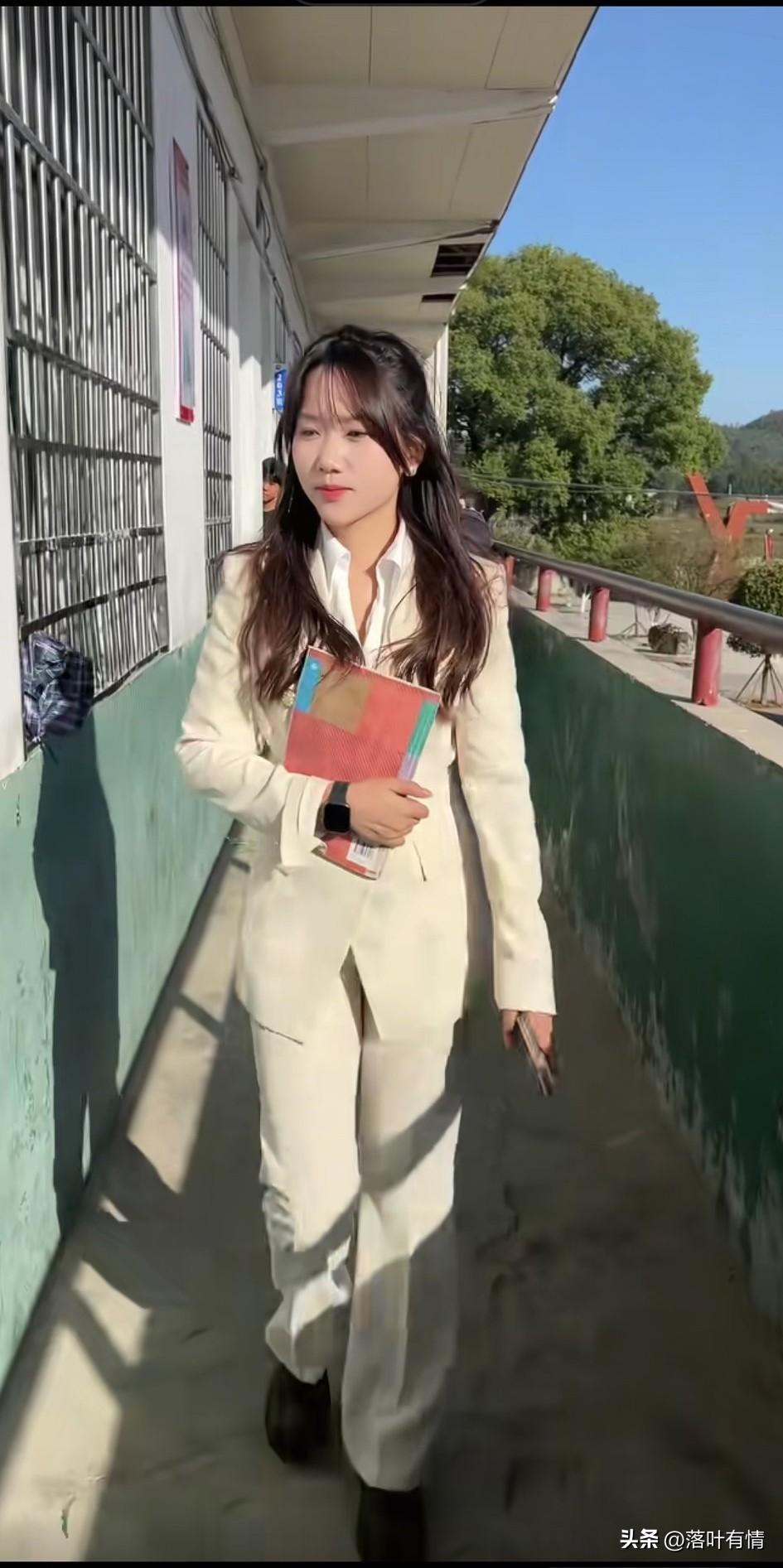 为什么现在中小学的女老师越来越多？
是男生考不过女生吗？
答案真的超乎想象，
女