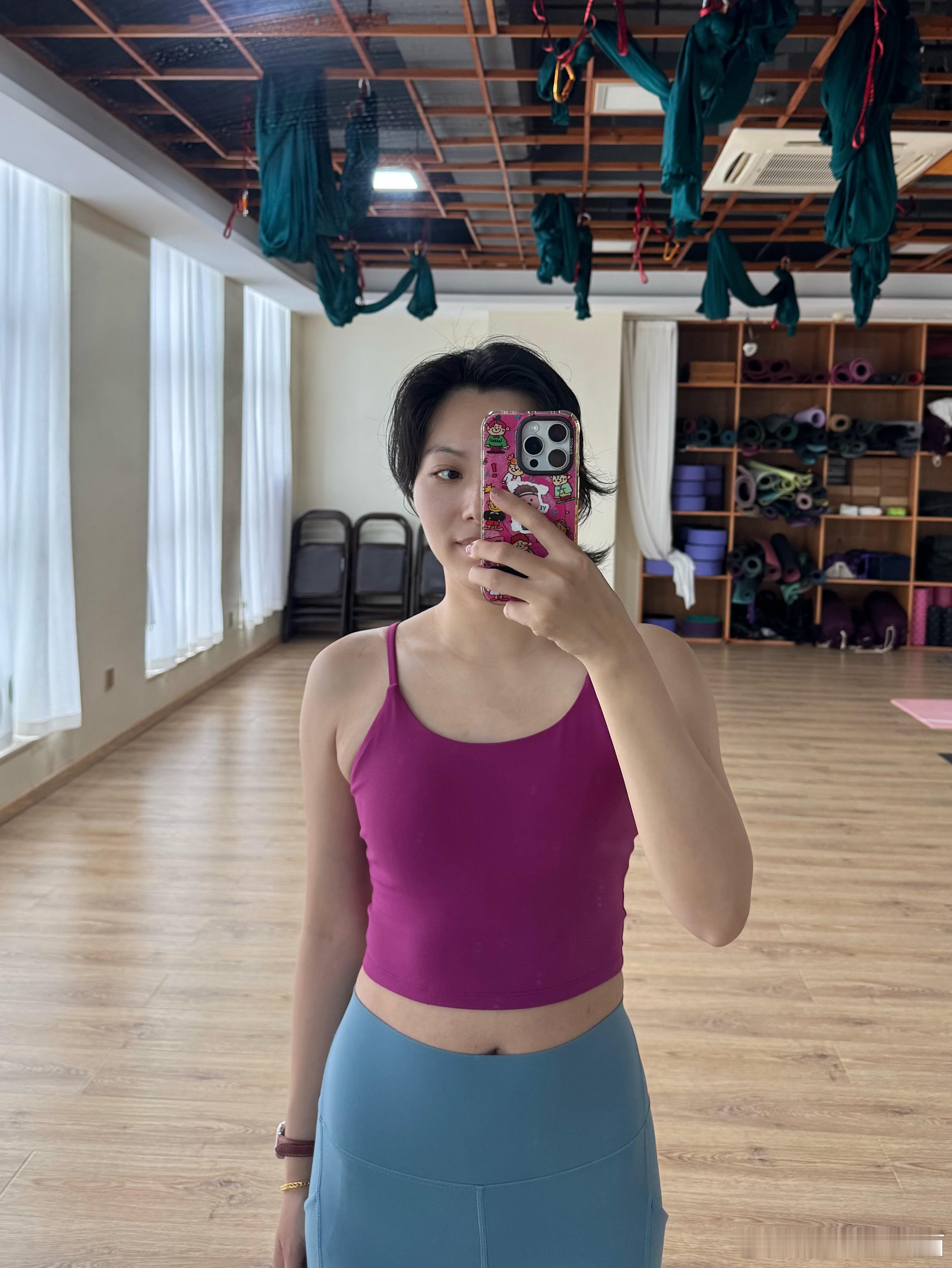 午好☀️今天早上去上了瑜伽私教➕做了白发护理我可能日常翘二郎腿的关系有高低髋还有