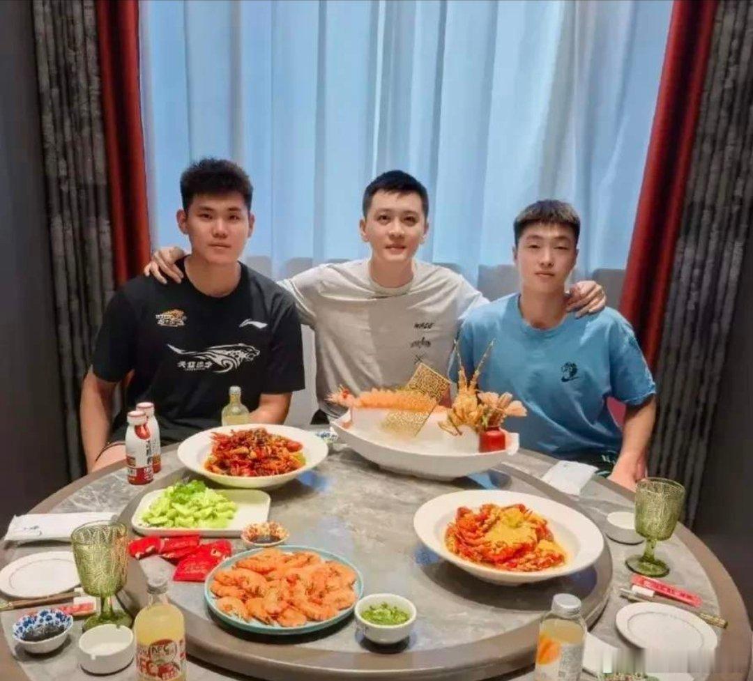 辽篮球迷三年等得起！辽宁男篮cba张涵泊和李沂泽为同一人