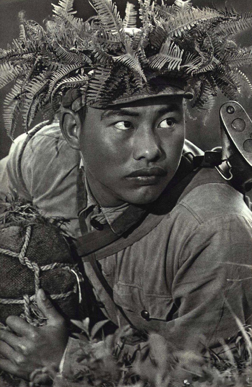 1970年8月人民画报，广州军区某部4连苦练爆破技术军事历史全触达