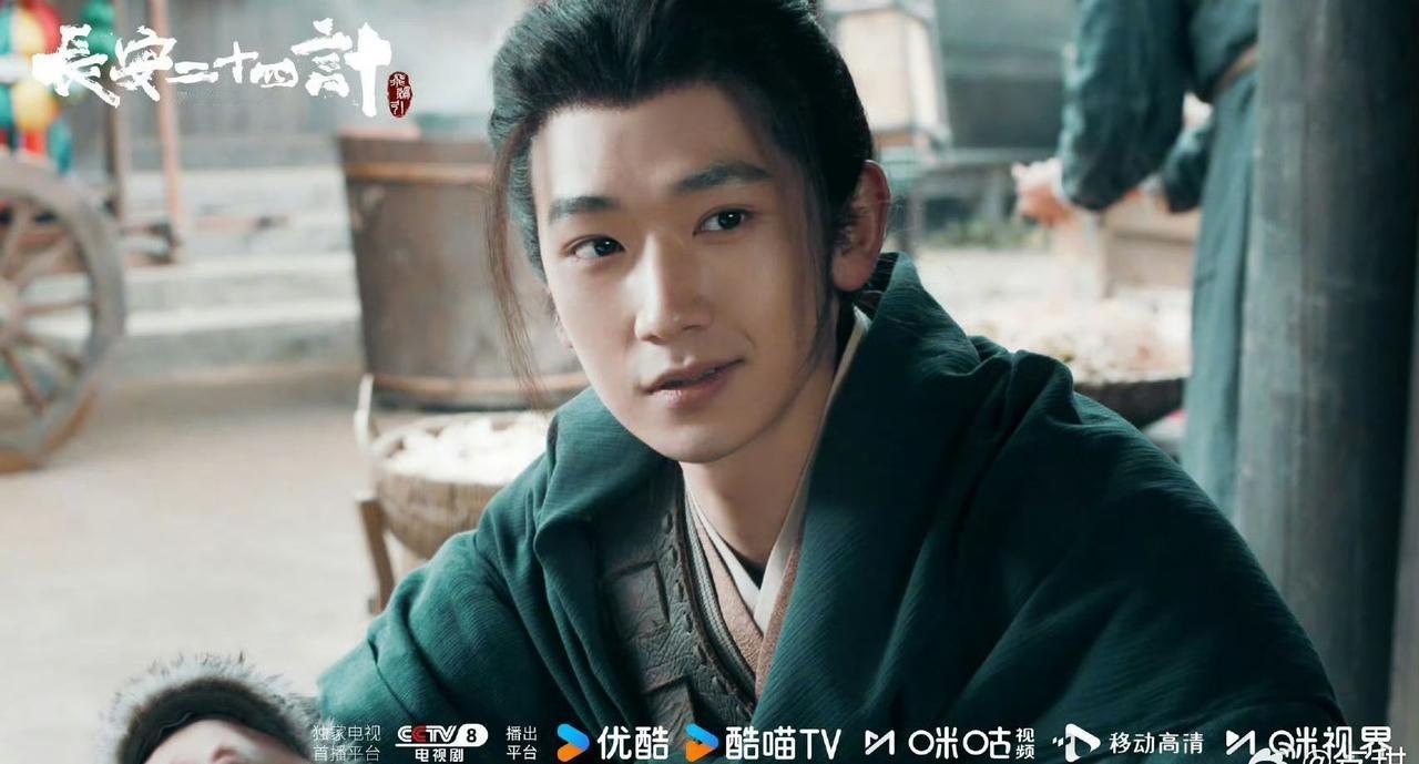 郭丞饰演的苏长林，在长安复杂环境中保持纯真，这种反差让角色更立体，和沈小青的关系