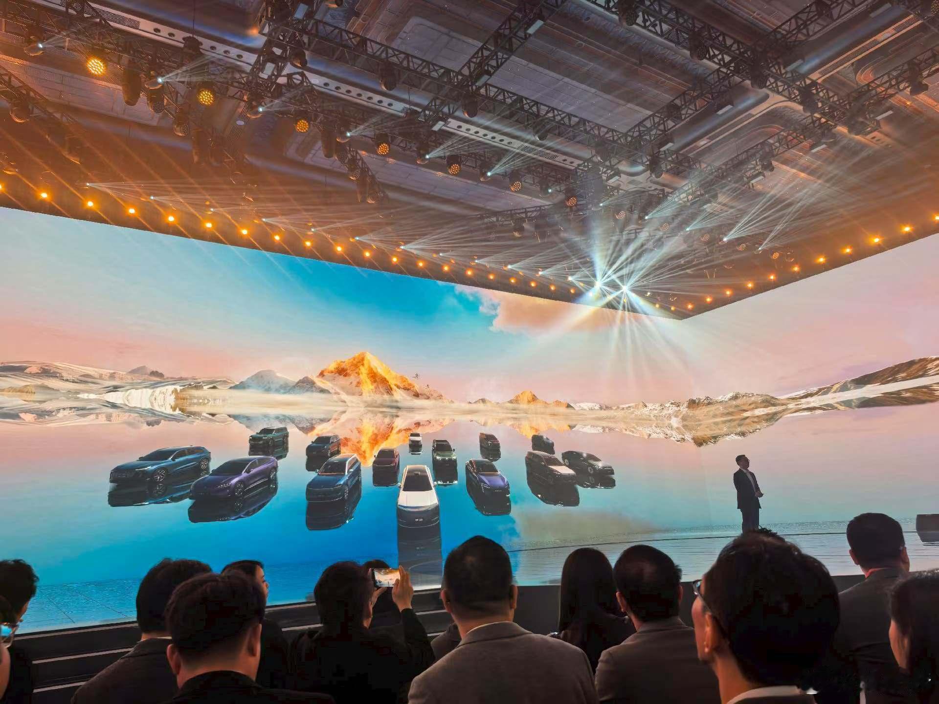 华为今天开始可能会进入到另一个阶段界系列+境系列到底会有怎样的变化，尤其是对其他