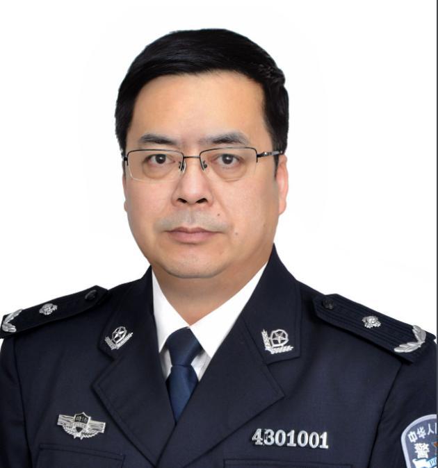 湖南省司法厅原副厅长钟艺兵官宣被查，仕途全部在监狱管理系统

1965年出生的钟