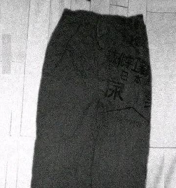 尿素裤是上世纪六七十至八十年代中国物资匮乏时期，用日本进口尿素的化纤包装袋洗净、