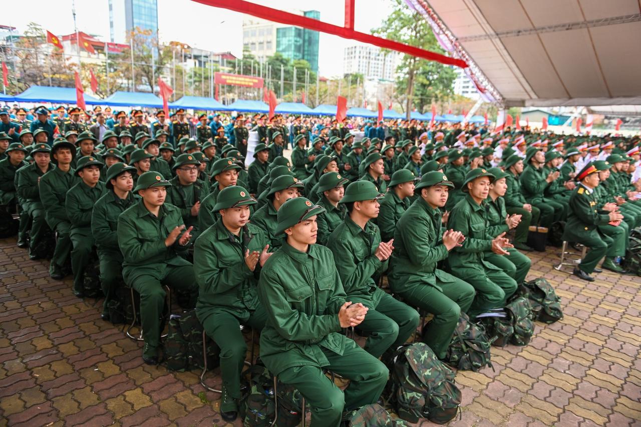 2026年越南各地青年踊跃参军入伍！

3月4日至5日，越南全国各地举行2026