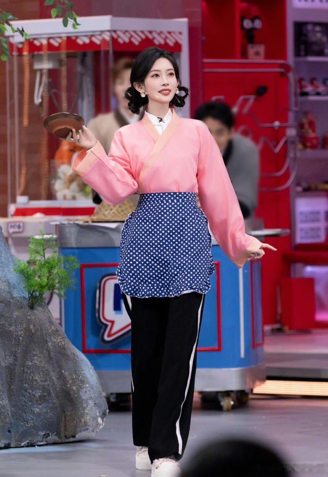 孟子义商界风云第一章大小姐归来你好星期六 孟子义以绝美新造型惊艳hi六舞台，仿佛
