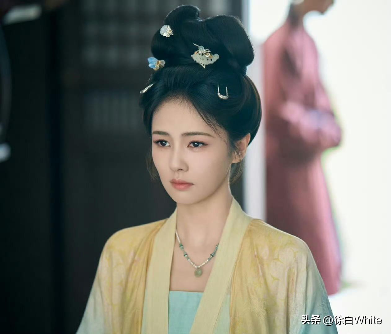 6月10日，白鹿《莫离》第二天热度26825，本来板上钉钉破30000，如今有点