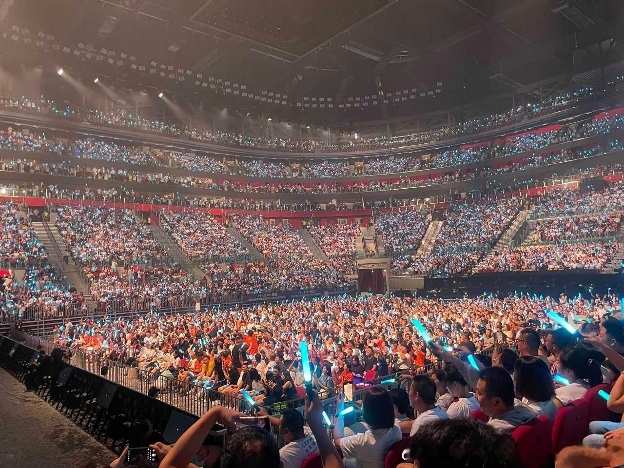 抽4个人去看演唱会！酒店+机票+演唱会门票全包！不要的可折现6000元！想干嘛干