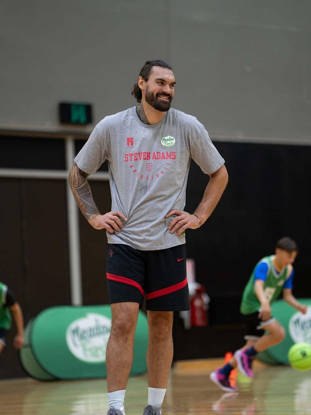 亚当斯继续在新西兰举办训练营休斯顿火箭NBA吐槽大会 ​​​