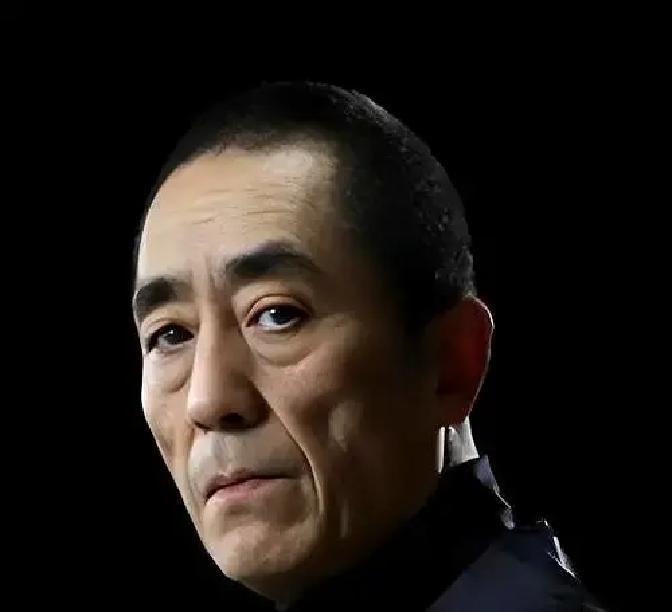 抵押别墅拍片，他赌赢了34亿
 
张艺谋把北京别墅押给银行那天，助理手都在抖。老