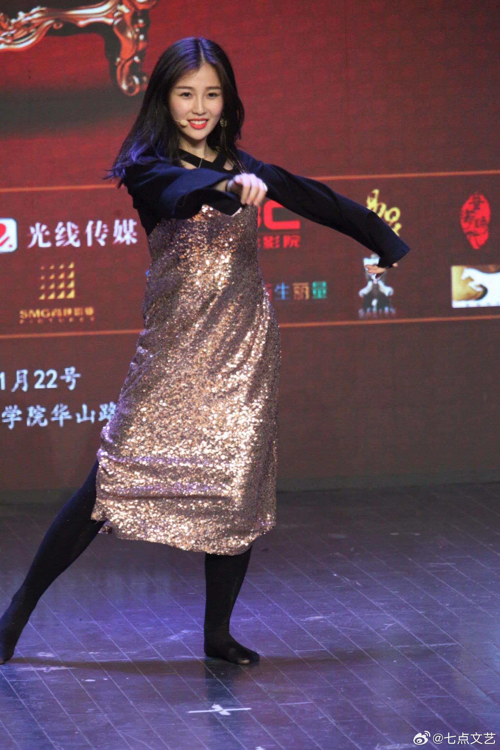 虞书欣你的每一步都算数虞书欣用自己的经历告诉我们，慢慢来，真的会变好。从早期的小