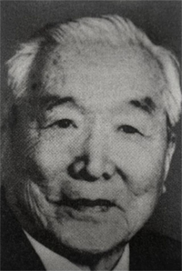 1950年，被折磨了近三百天、浑身没一块好肉的萧明华，得知自己即将要被枪毙时，突