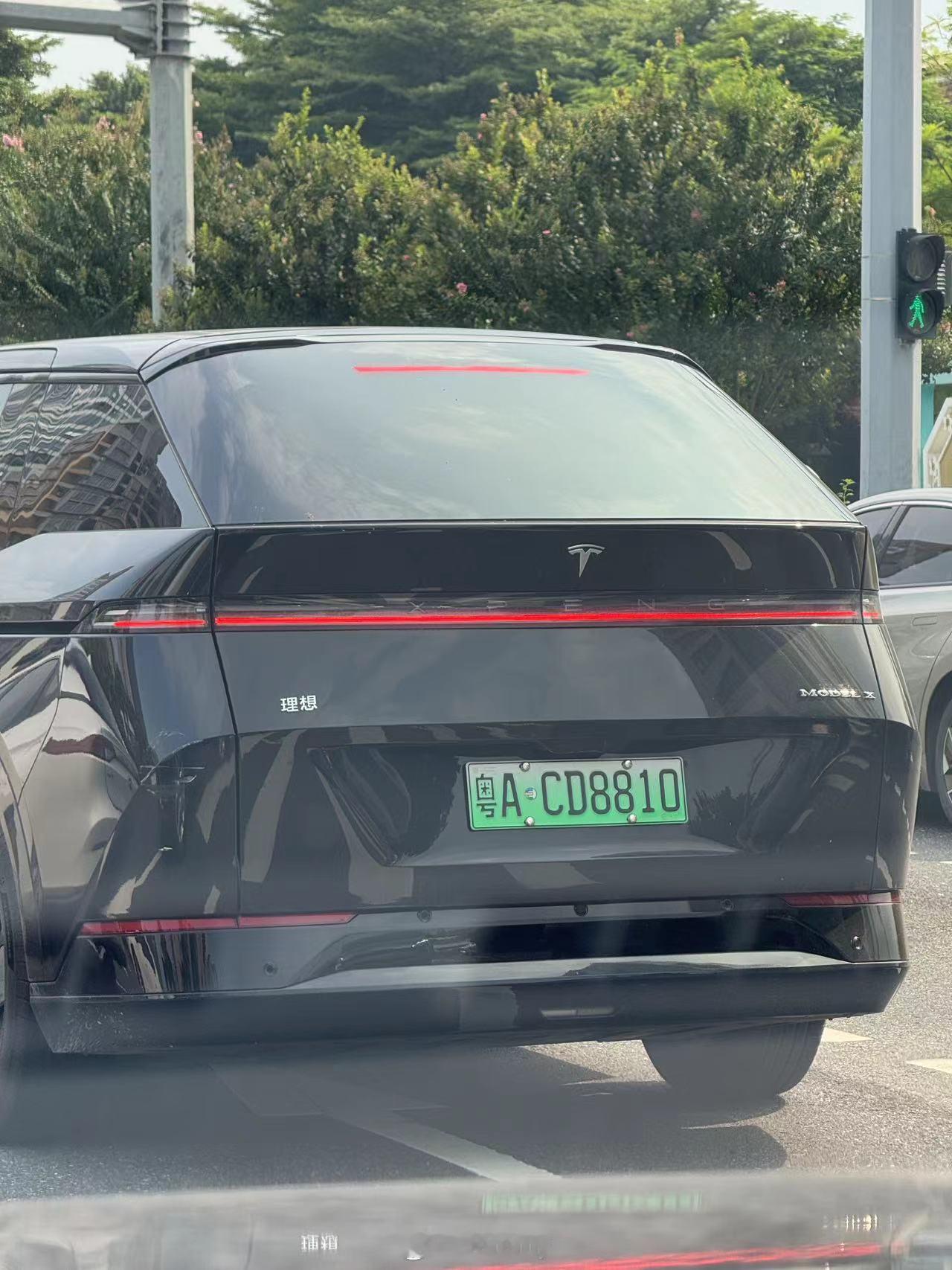理想又出新的MPV了，叫Model X，还换了新车标。[吃瓜][吃瓜][吃瓜]#