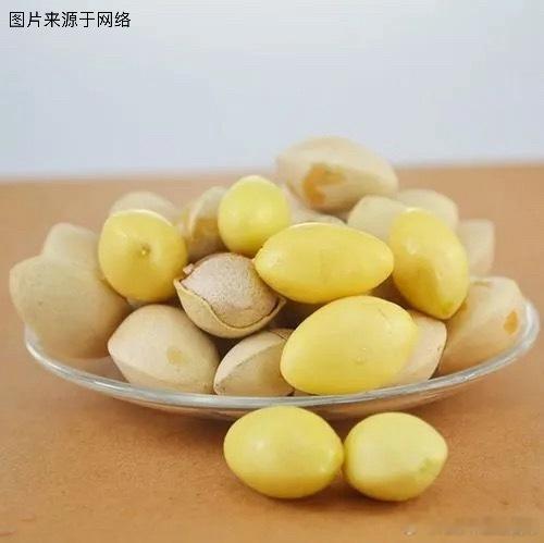 千年传奇是白果之食·白果白果营养价值非常高，而它的食疗效果也深受人们的喜爱，明清
