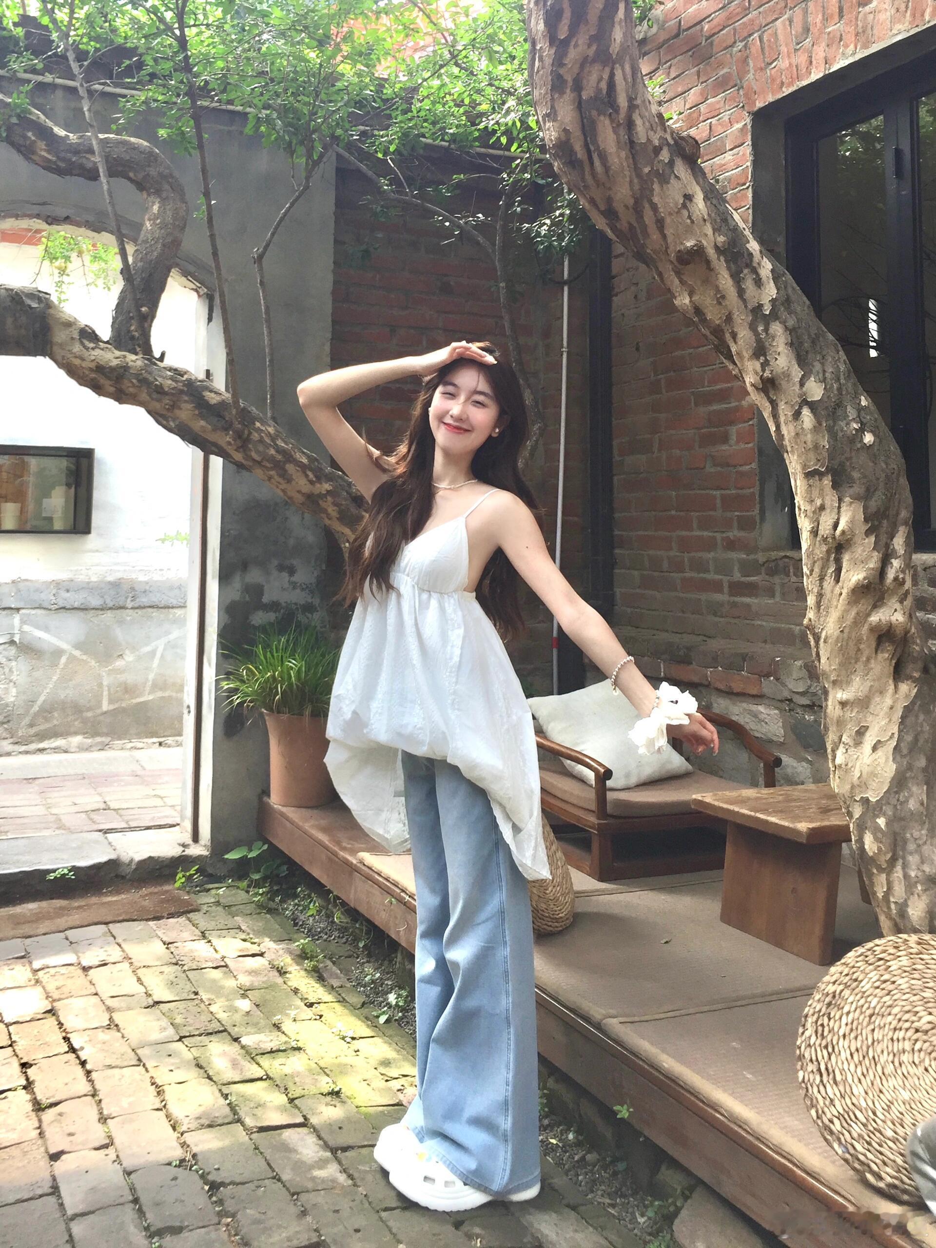 🌸夏日清新穿搭，做自己的小仙女🌸🌿今天和大家分享一套超级适合夏日的穿搭，清