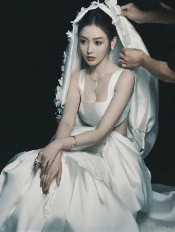 她要是在香港黄金期出道，不输关之琳、李嘉欣吧
张天爱不是学表演的，只是在北京电影