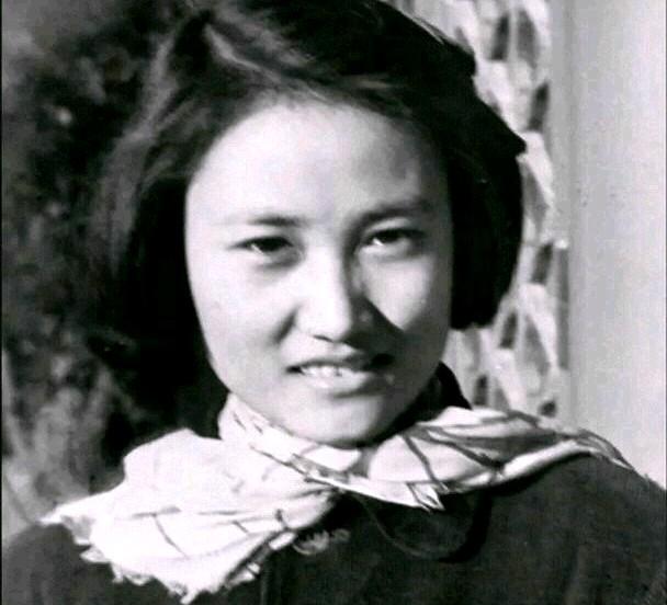 4月4日：我们铭记一位为真理挺身而出的女性
 
今天是4月4日，既是缅怀先人的清