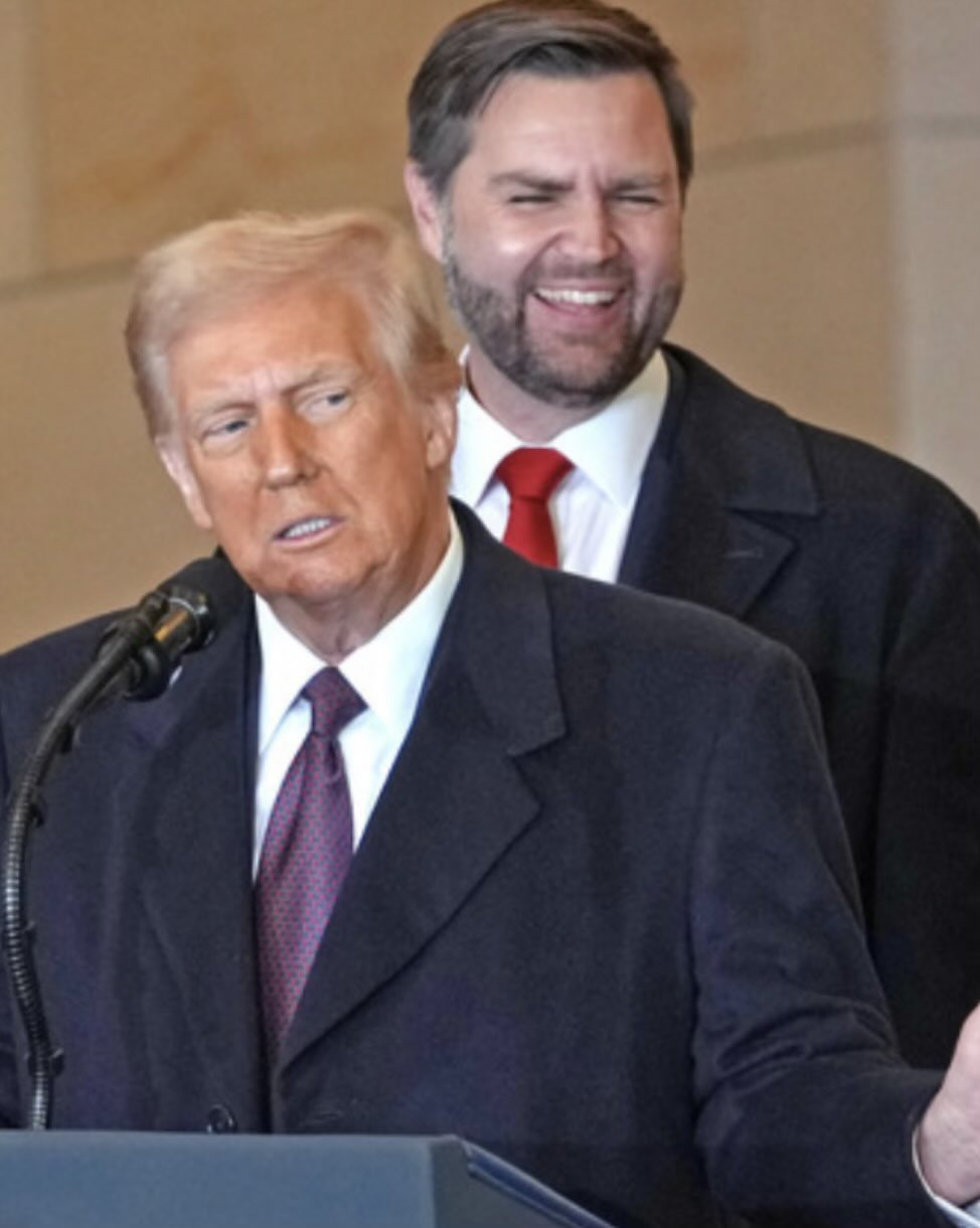 🔻特朗普：我和LOSER混在一起，因为这让我感觉更好。我讨厌那些非常非常成功的