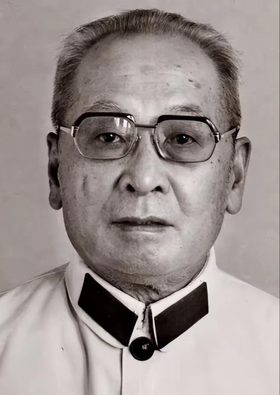 1990年代，有人请时任全国人大副委员长的叶飞参加商业剪彩，承诺剪彩后送价值5万