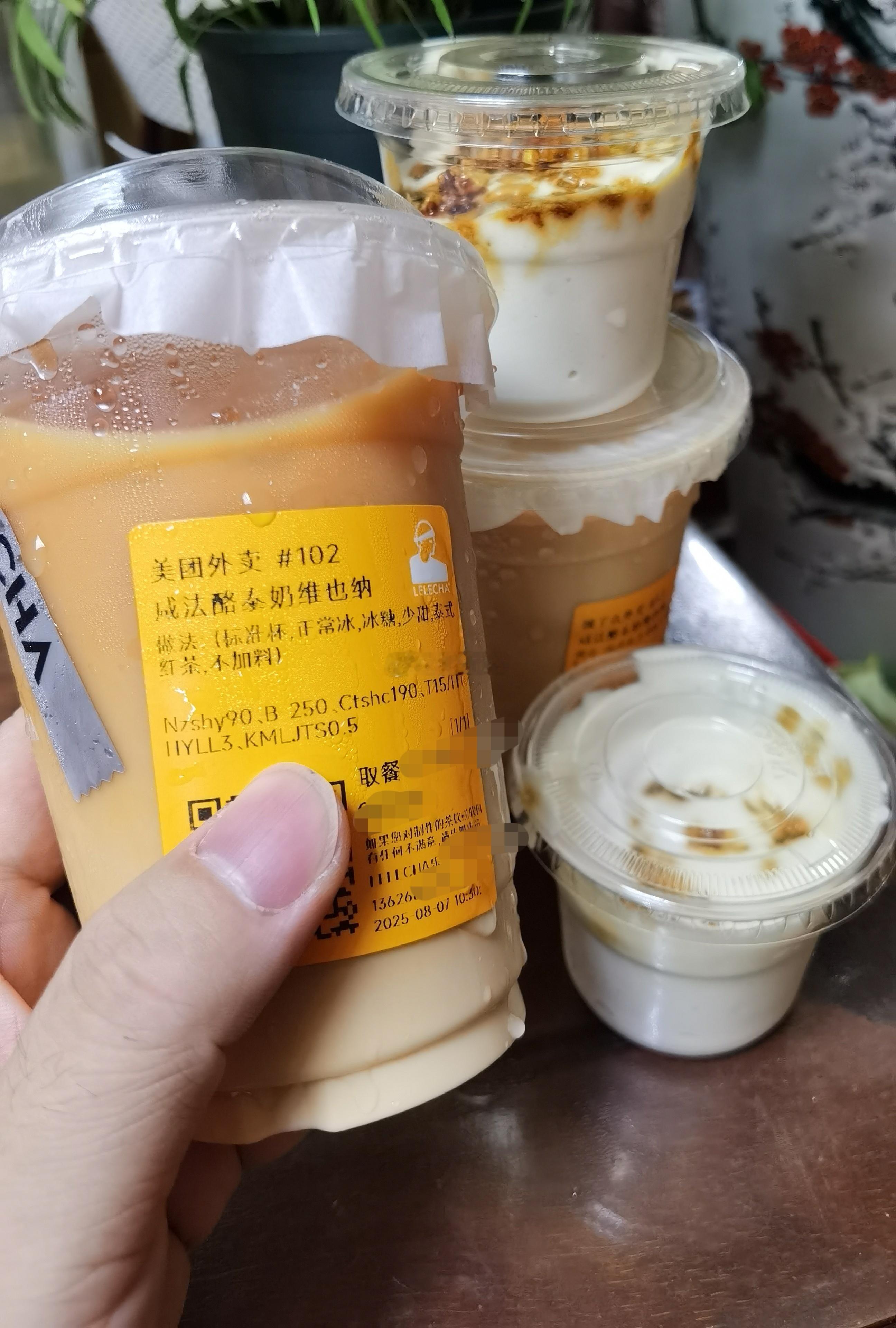 从2024年开始，每个立秋，又成了“奶茶节”。[笑cry]各家外卖平台，今天开打