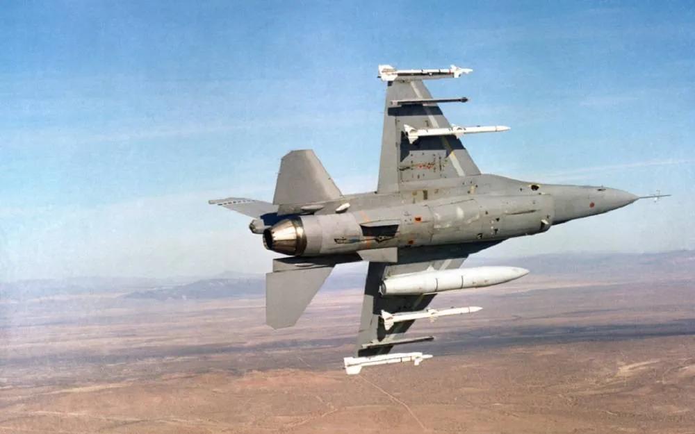 乌克兰要求西方提供F-16战机 乌克兰方面坚持尽早开始交付美国F-16战斗机，因