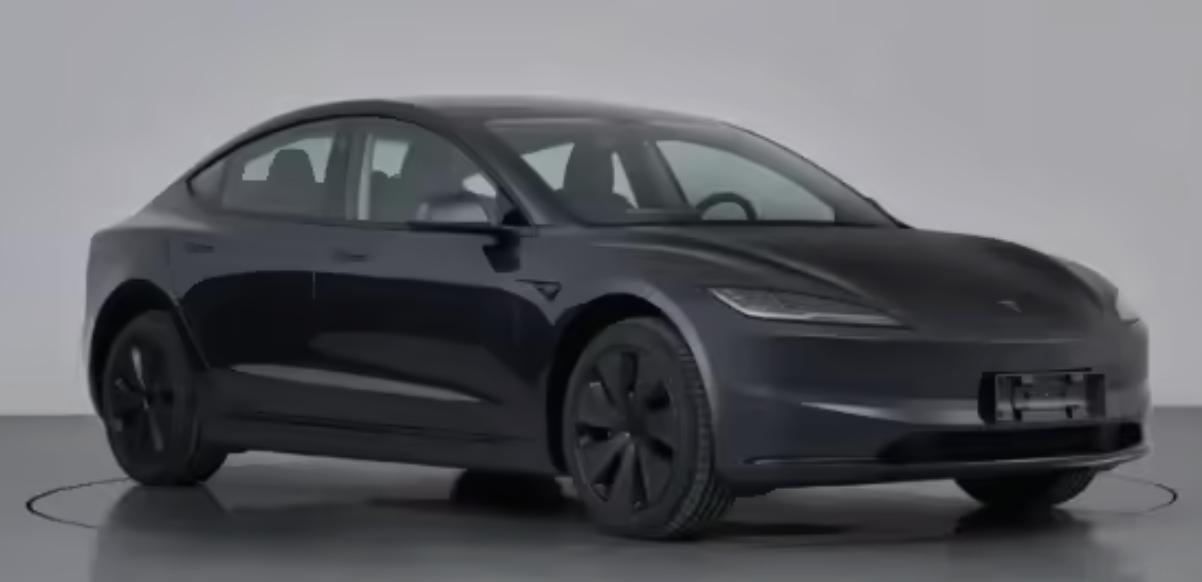 特斯拉 Model 3 + 在整体设计上延续了在售车型的造型，车身尺寸保持不变，