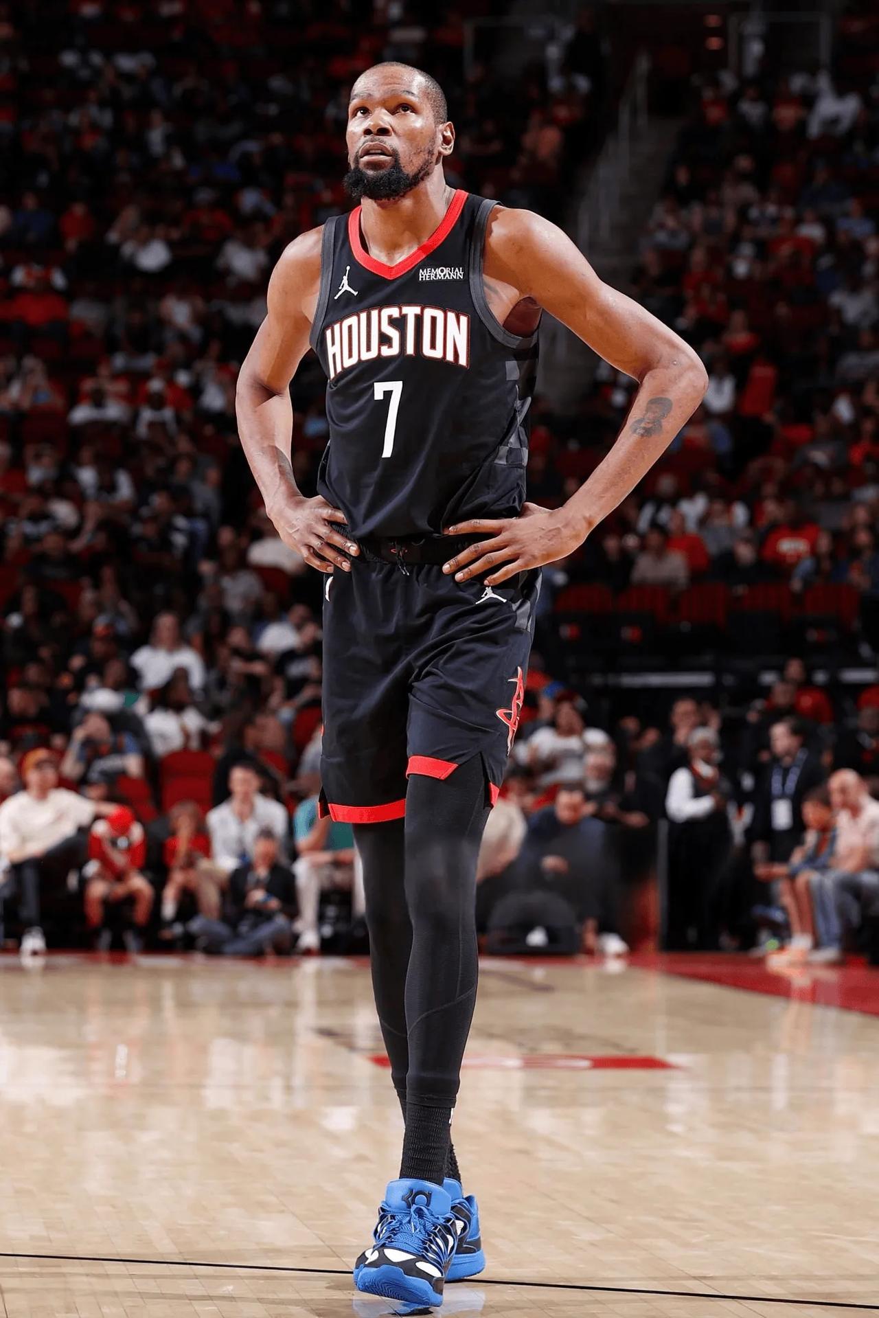 本以为杜兰特是来火箭打关键时刻的，但现在完全就是又要当牛做马，又要打关键时刻，否