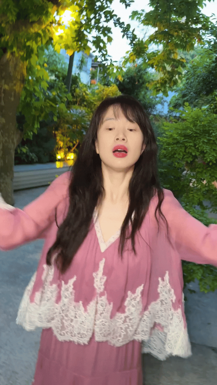 李梦这身衣服挺好看，挺爱看跳舞的！