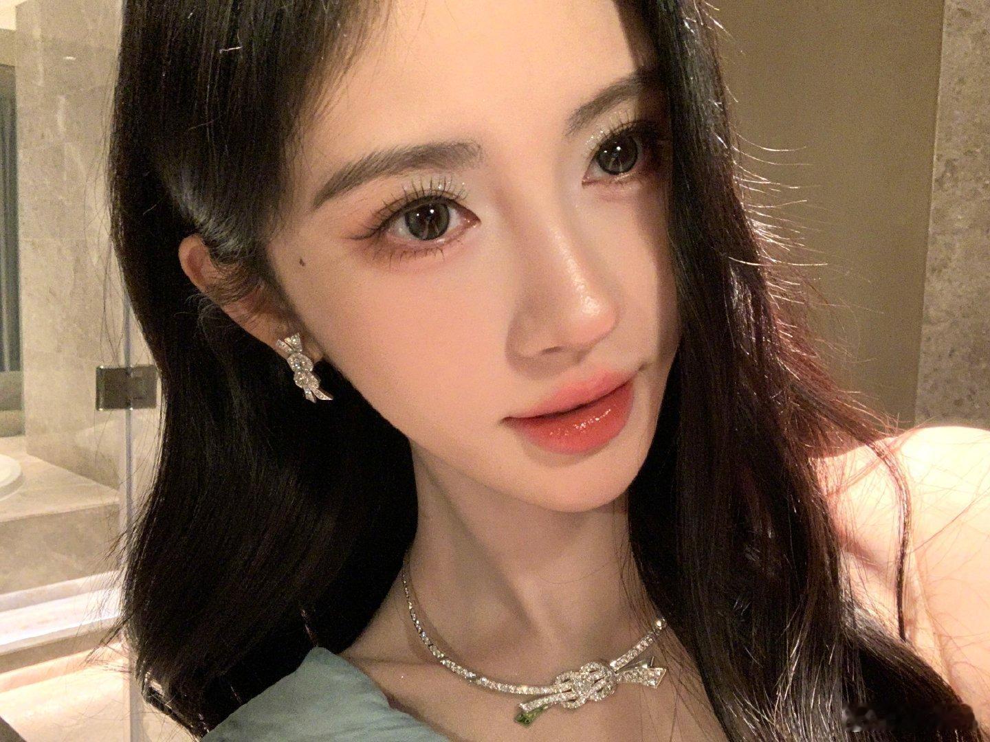 jjy鞠婧祎阿黛 jjy鞠婧祎来战 “𝑀𝓎 𝓂𝑜𝑜𝓃 𝓃𝑒𝓋?