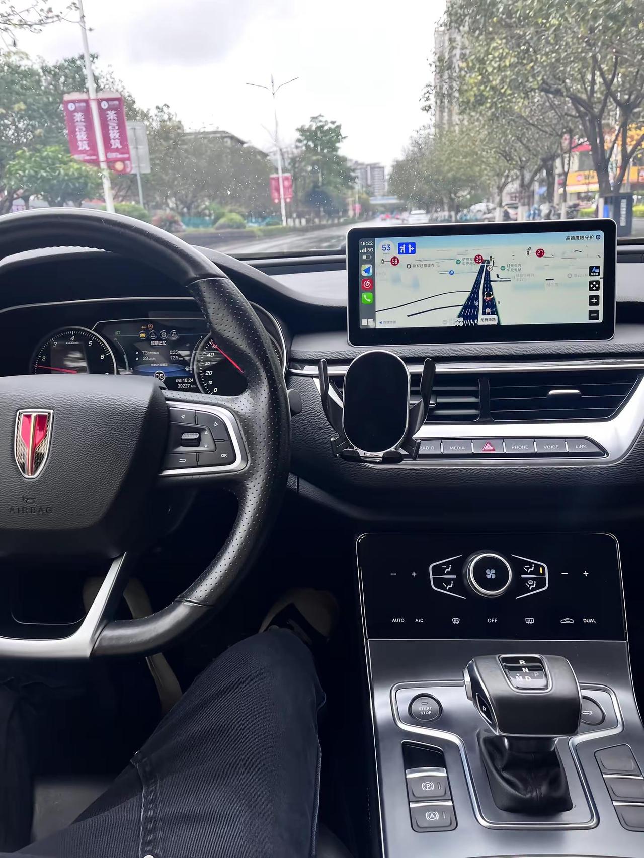 红旗开了四年了！是谁的老年机还没连上CarPlay啊！厉害了我的车 红旗 第一视