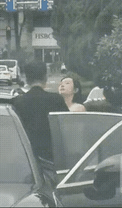 从头看到尾，一肚子的火气！这名黑衣男子的情绪太稳定了，白衣女子的做法让人看不懂了