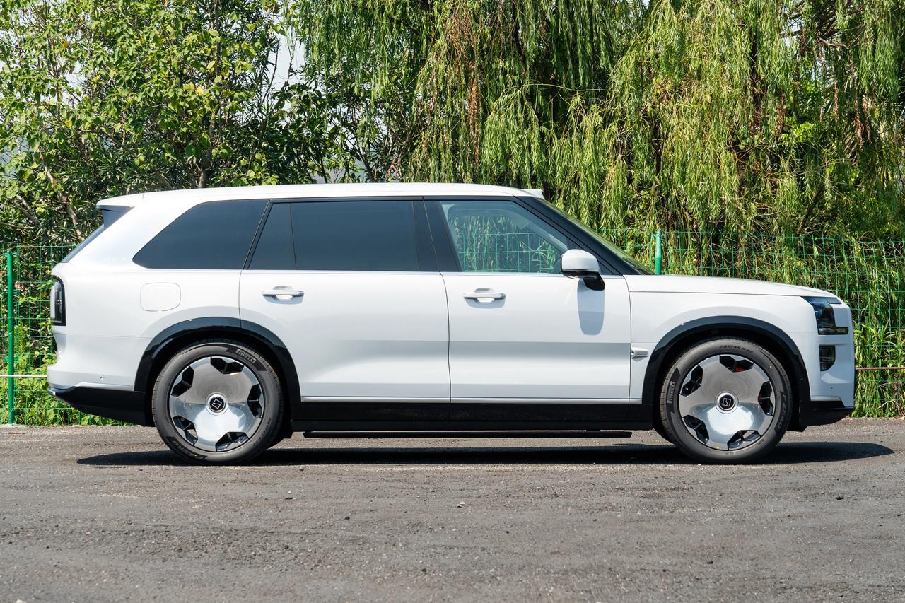 近日，极氪汽车已正式完成了私有化，从纽交所退市，回归到吉利汽车。此举的目的，按照