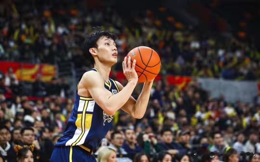 好消息，徐杰伤情并无大碍！
昨晚对阵北京的比赛中，徐杰被周琦压伤脚踝，痛苦倒地，