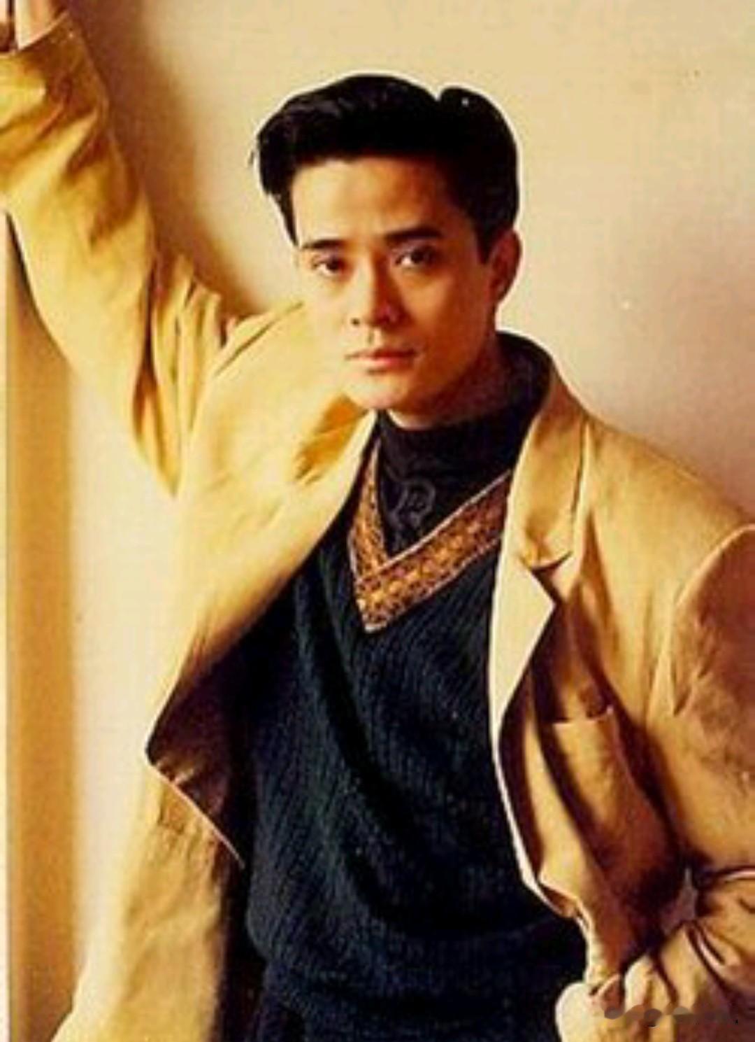 大家还记得这位男歌手吗？
 没想到他已去世22年了，土生土长的广东人，他年轻时清