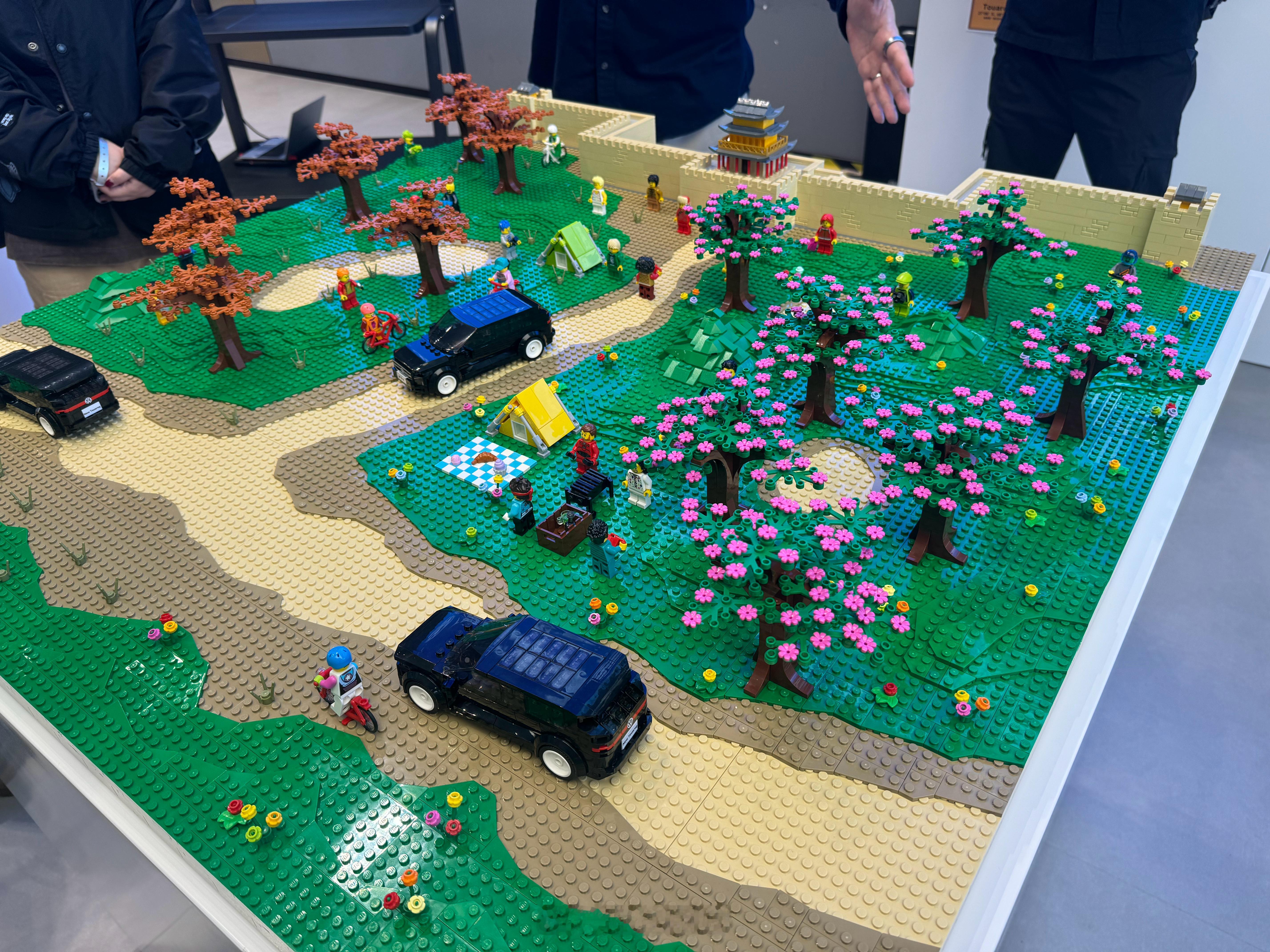 用乐高搭建的途昂的两个高光时刻有朋友知道是啥么