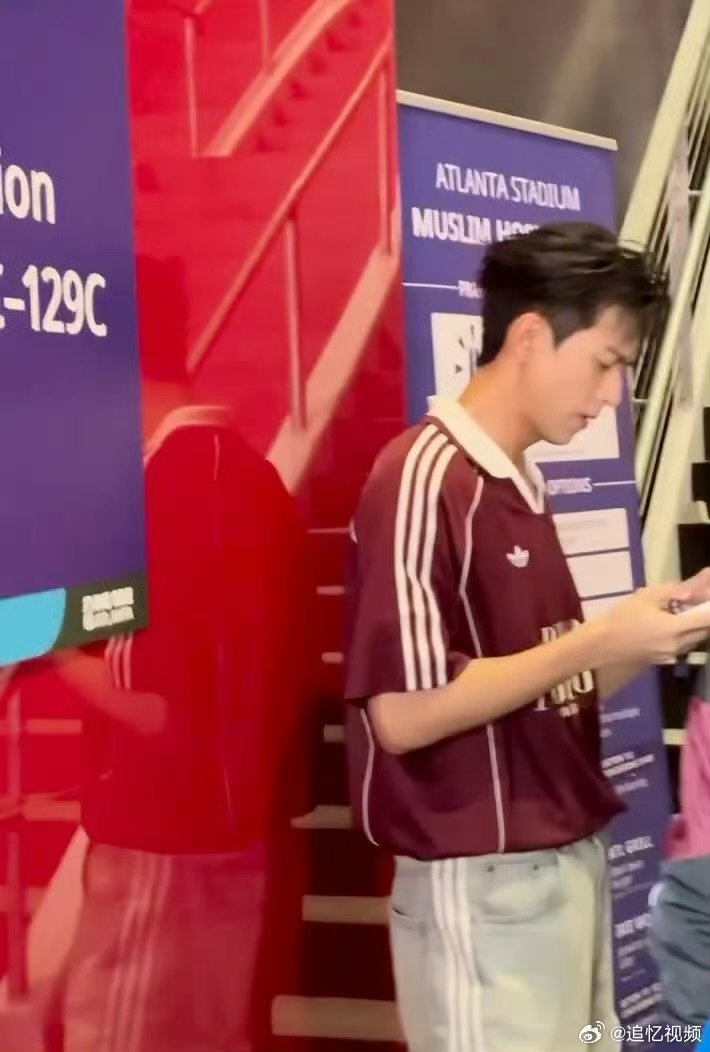 李现就这样争如气李现争气全程高清focus记录李现开球名场面，在大型赛事场地自在