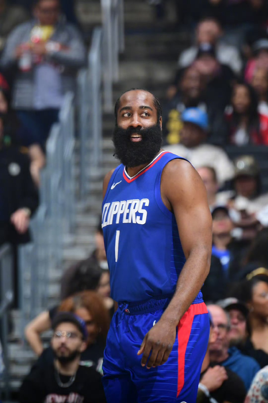 今天的哈登：出战全队最高的33分钟，10投4中，三分7中2，罚球3罚3中得到13