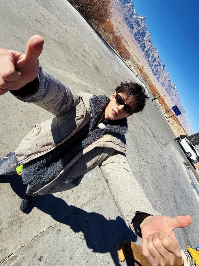 郑恺李昀锐宋雨琦合照 好喜欢这张合照！！ 