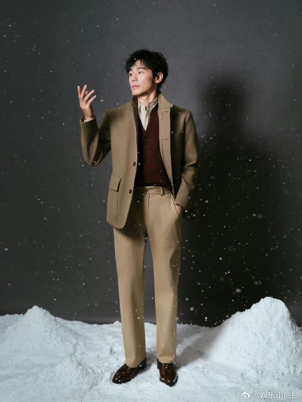 白宇集齐了我所有年代白月光 追白宇的年代剧就像在翻阅一本精美的历史画册，冯庸的优