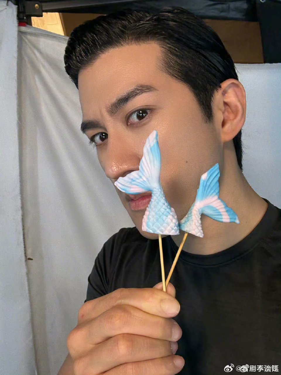 李治廷 十日终焉乔家劲是花臂打手，李治廷看起来挺“硬汉”的，挺适配的呀