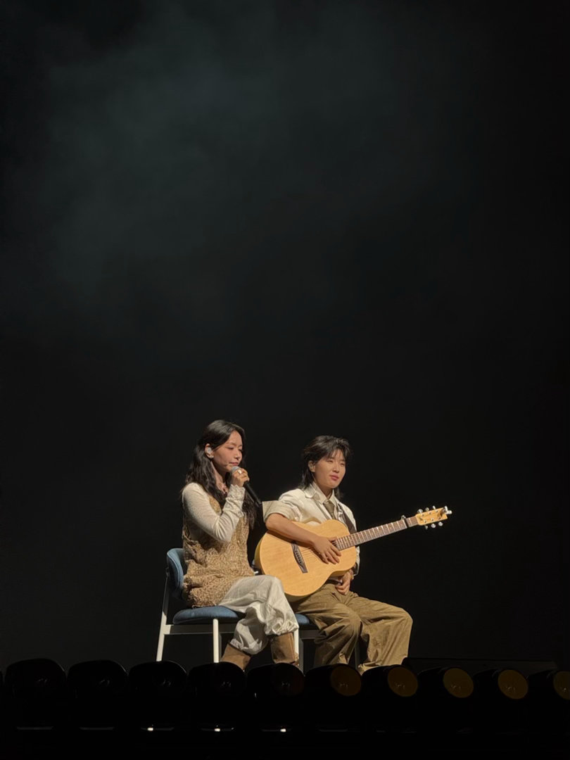 国内首场AI艺人线下演唱会内娱竟然有歌手线下和AI合作了国内首场AI艺人线下演唱