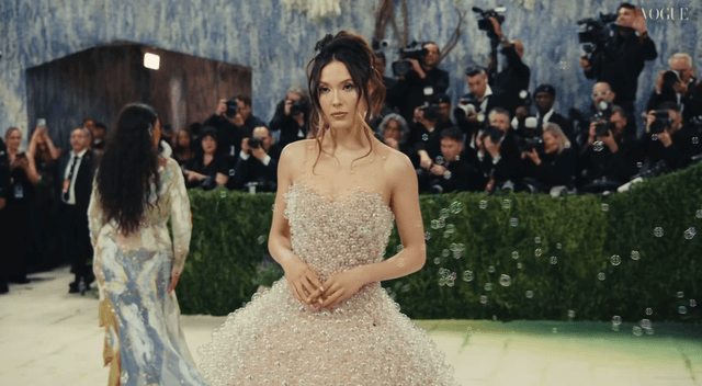 谷爱凌 今天Met Gala 红毯的“泡泡裙”，来自Iris van Herpe