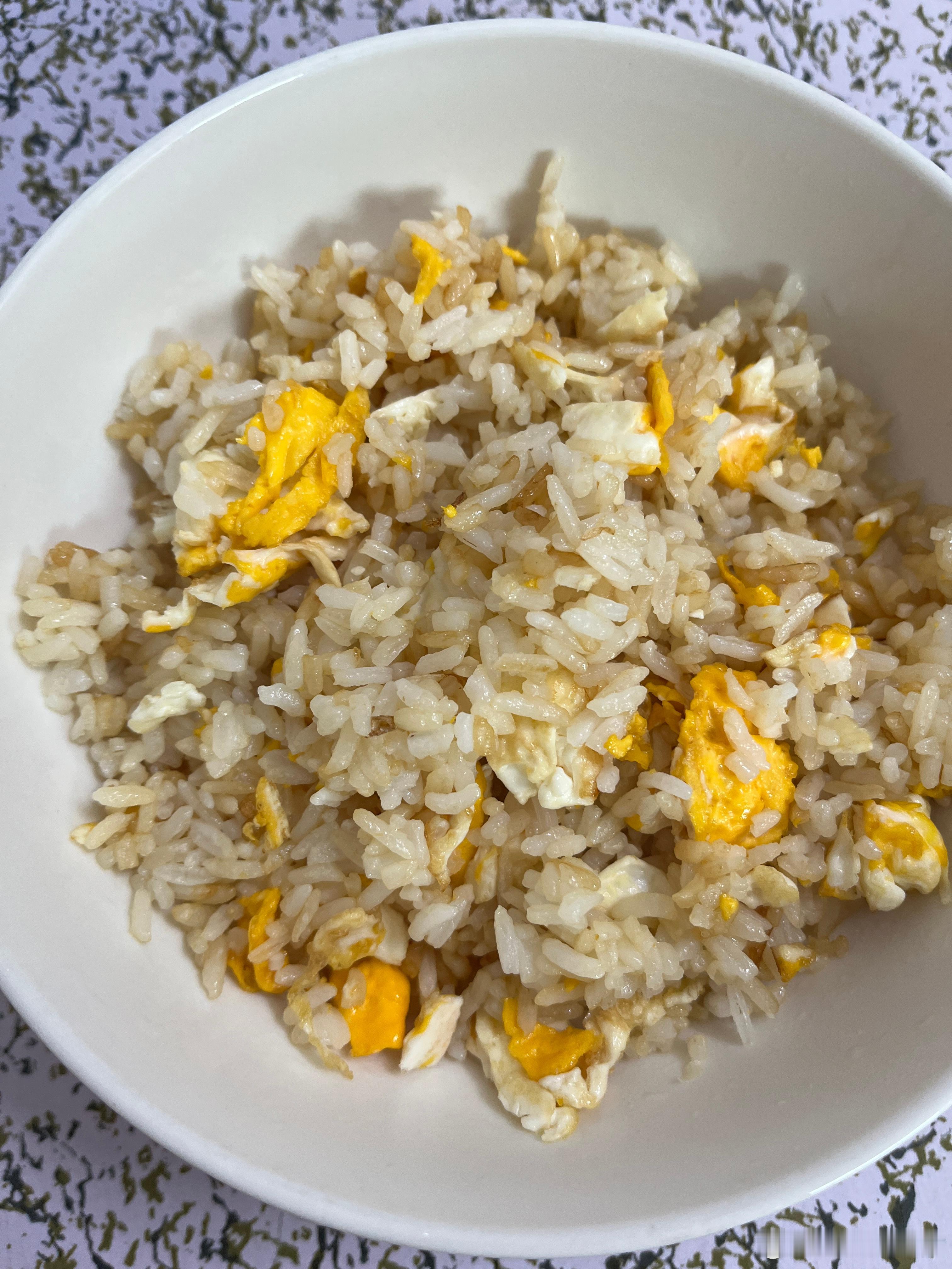 我的蛋炒饭又来了，中午简单吃点就好。 