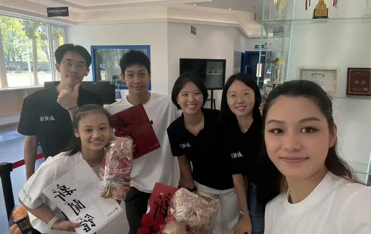 复旦开学冠军含量好高金秋送爽, 九月开学季如约而至，三位世界冠军邱祺缘、张展硕、